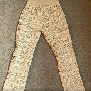 Beautiful lace elastic waist high rise pants size M